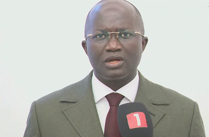 Macky Sall est « libre d’entrer et de sortir du territoire », affirme le ministre Diémé à la veille de sa visite